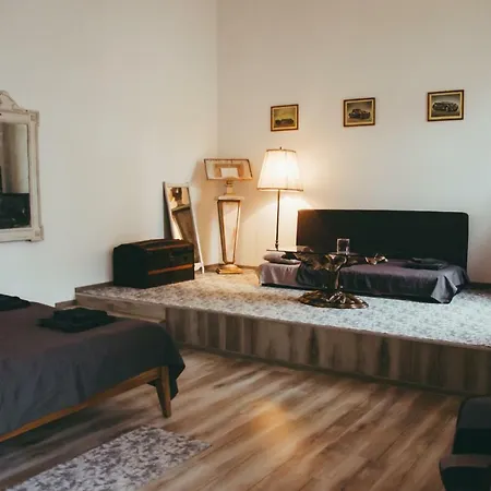 Mansion Josephina בית אירוח